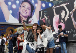 音楽シーンを席巻  オキナワンミュージック　1/15（by佐藤敬一部長・宮城裕也記者）