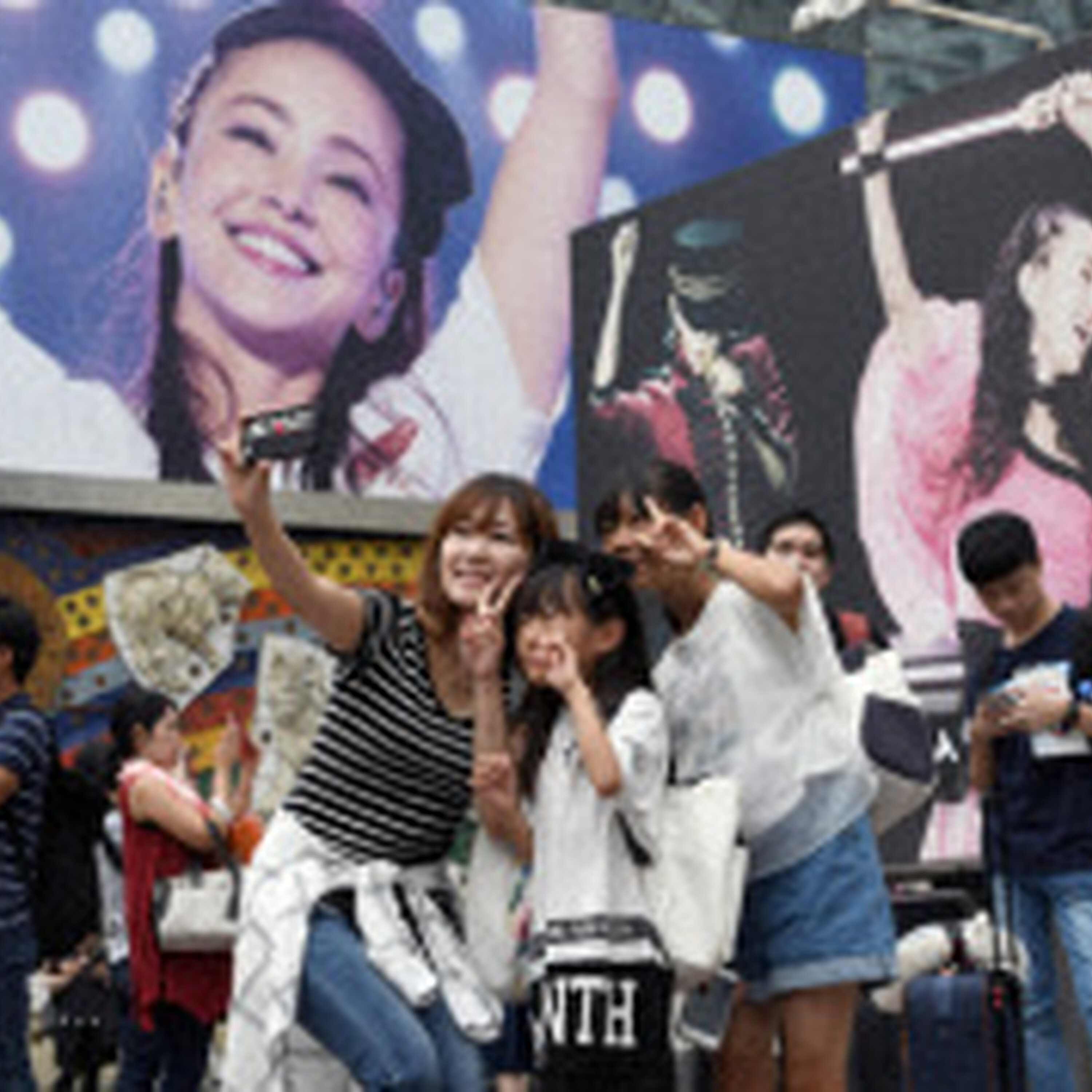 音楽シーンを席巻 オキナワンミュージック 1/15(by佐藤敬一部長・宮城裕也記者) 音楽シーンを席巻 オキナワンミュージック 1/15(by佐藤敬一部長・宮城裕也記者)