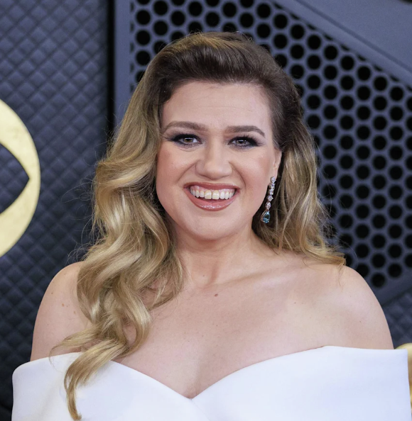 New Details Emerge About Kelly Clarkson's Ex After His Death & Netflix Star To Play New Rambo! episode artwork