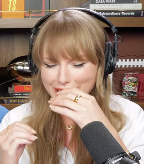 Taylor Swift Gets Emotional Over Her Mum's Role in Music Battle episode artwork