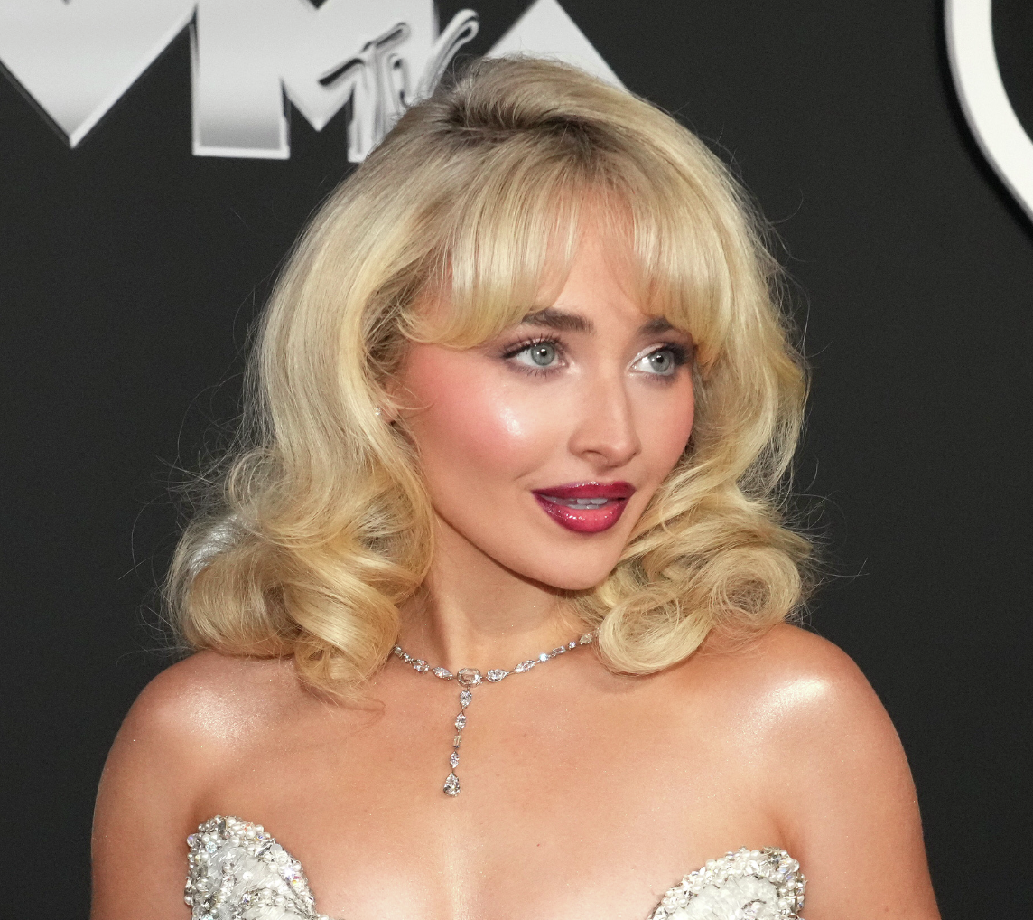 Sabrina Carpenter To BAN Phones At Her Concerts?! And The Costly Item Stopping Ben Affleck & Jennifer Lopez Form Fully Separating
