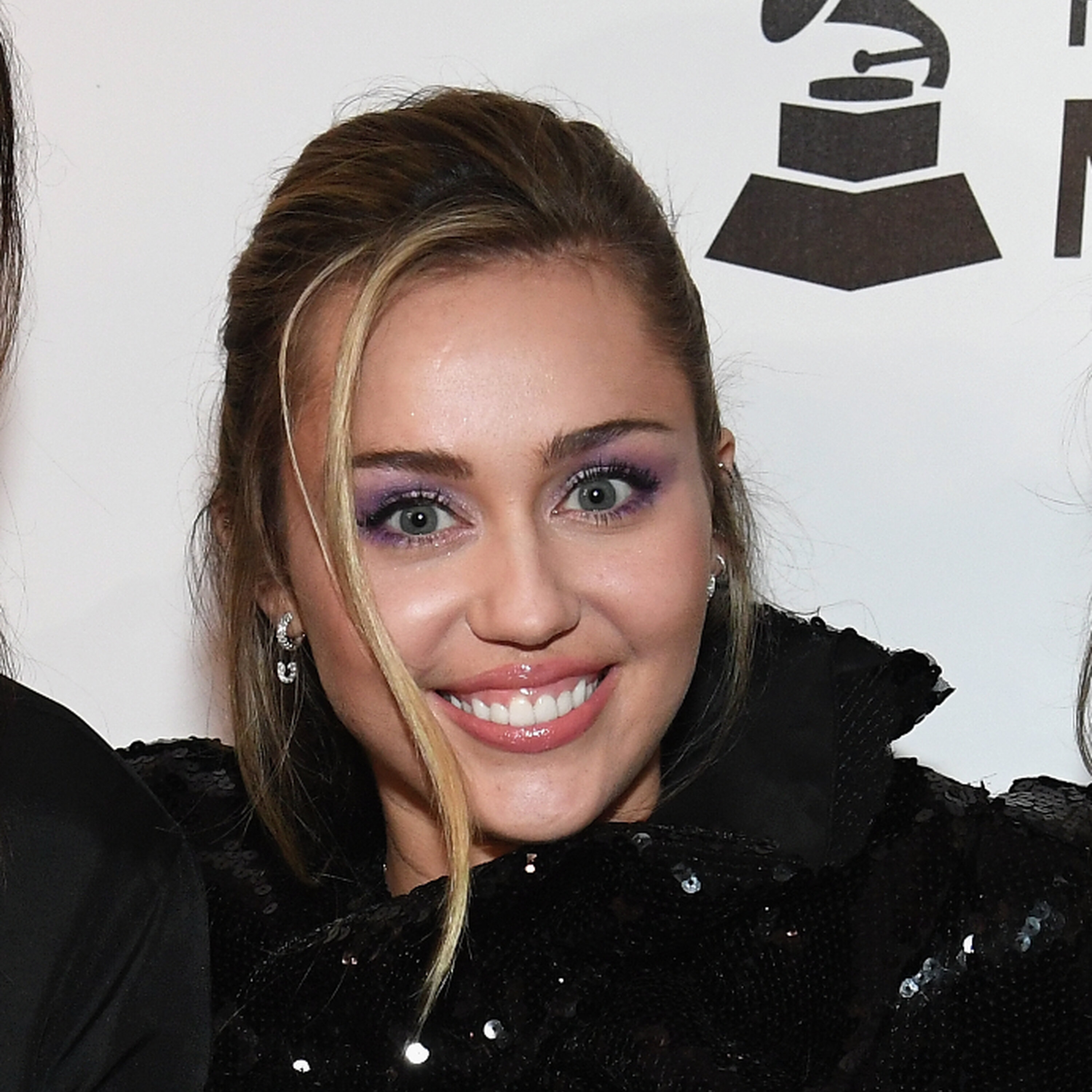Miley Cyrus FIRED Over Baked Good & Dua Lipa Drops Cute Story About Her Engagement Ring!