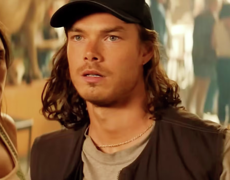 Why The World Is Obsessed With The New Aussie Netflix Show 'Territory' episode artwork