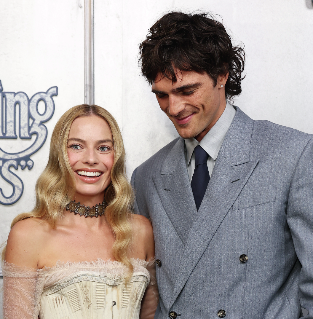 Jacob Elordi & Margot Robbie Reveal Their "Wuthering Heights" Love Languages episode artwork