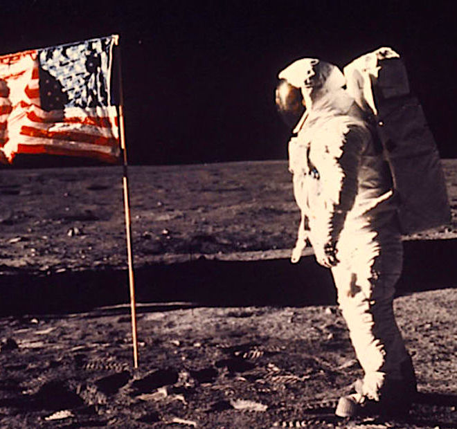 Nicholas De Monchaux – The Fashion Tech of Apollo Spacesuits