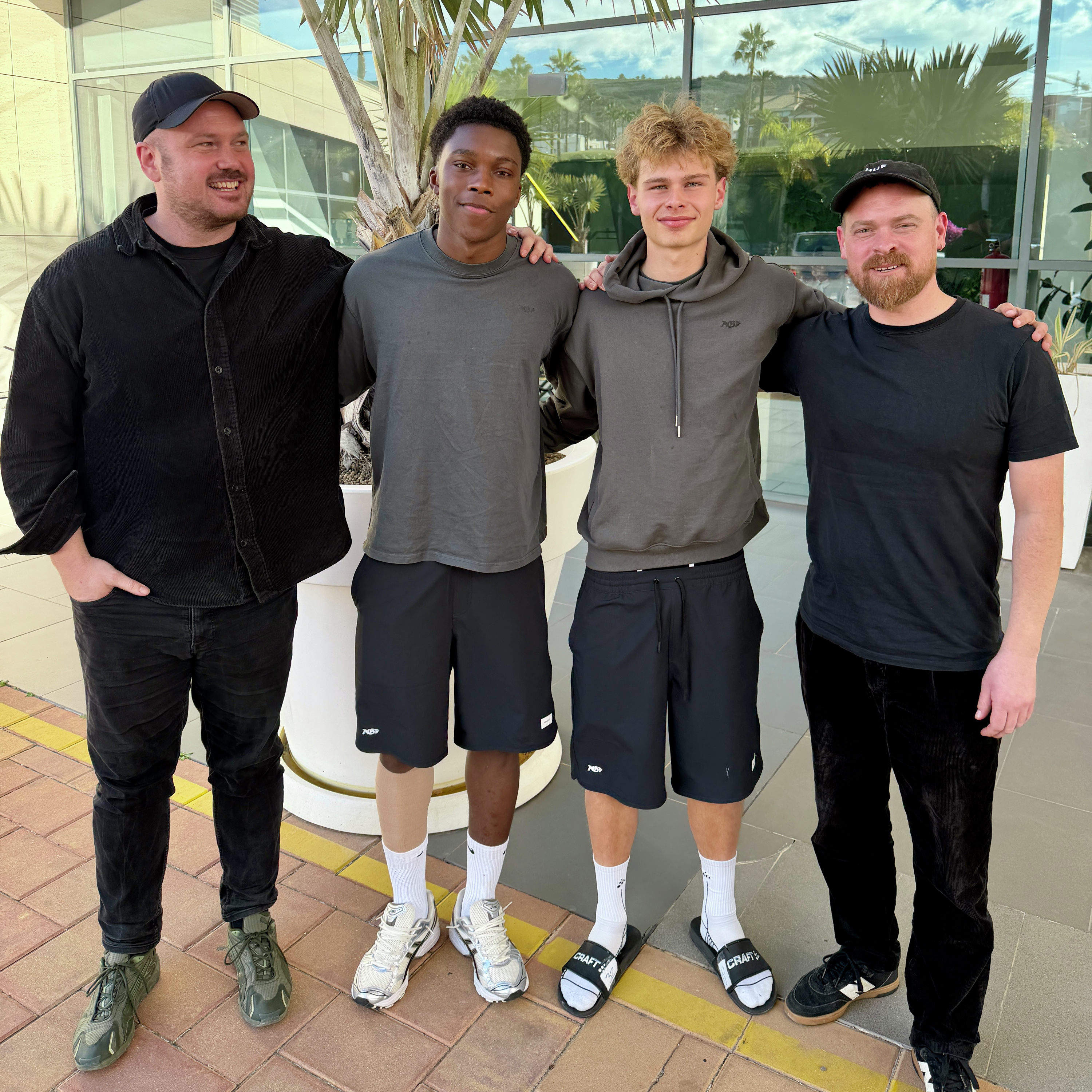 I Spanien: The Young Guns – Emmery og Tchamche