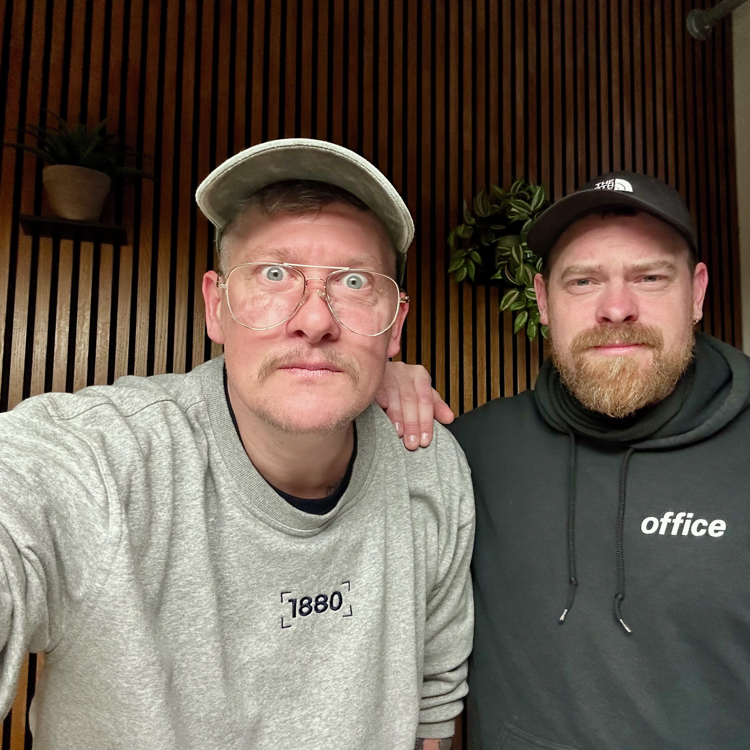 Hvidløgspressere, øl-jubel og tog-pranks