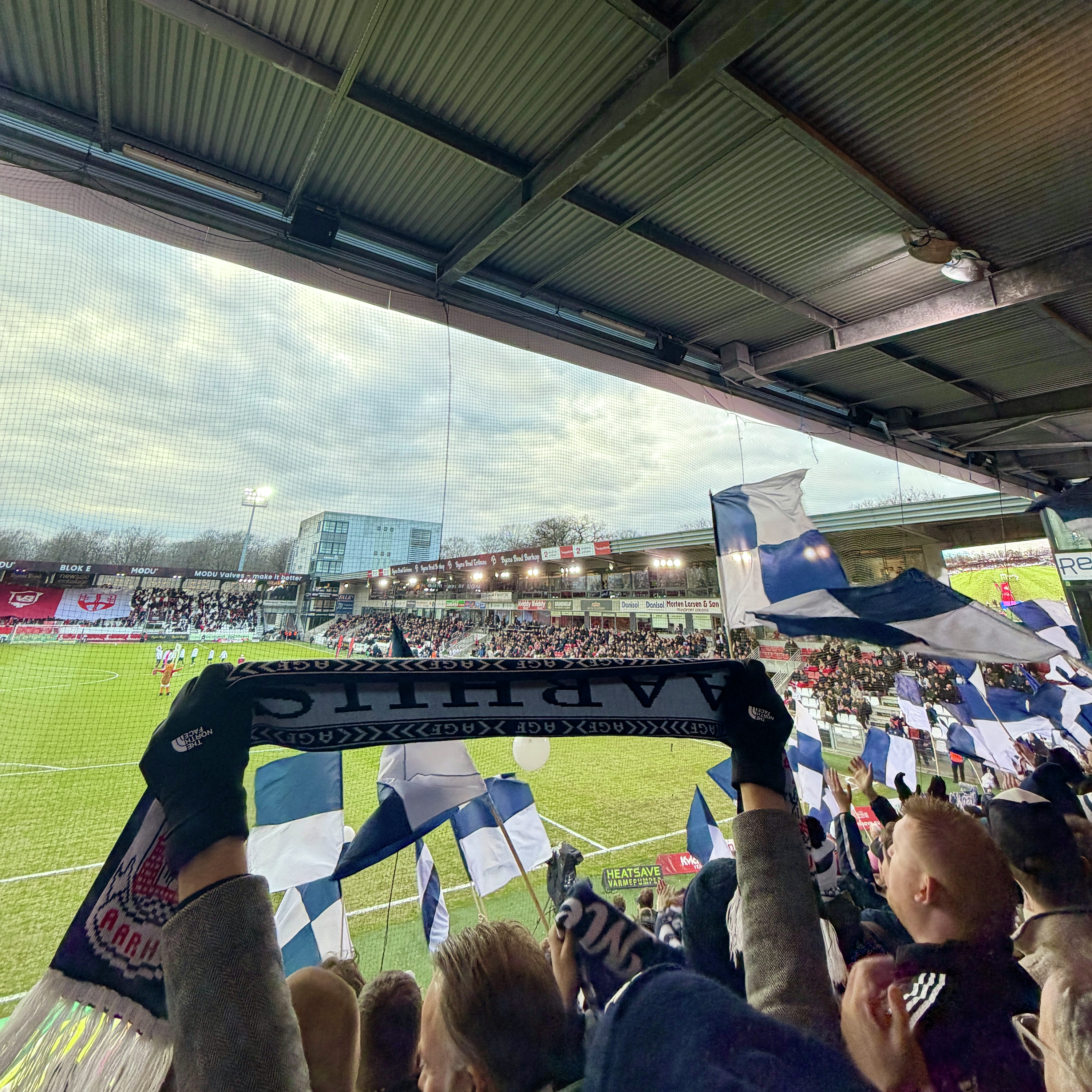 Hør Hvid Røg gratis uden forsinkelse frem til valget!