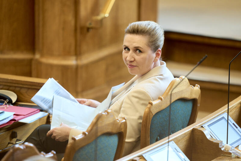 Mette Frederiksen er kommet flyvende fra start. Men hvad skete der for Troels Lund?