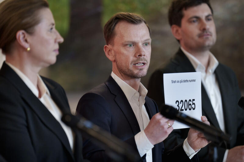 Hør Under Gulvtæppet med det samme for 0 kroner i valgkampen!