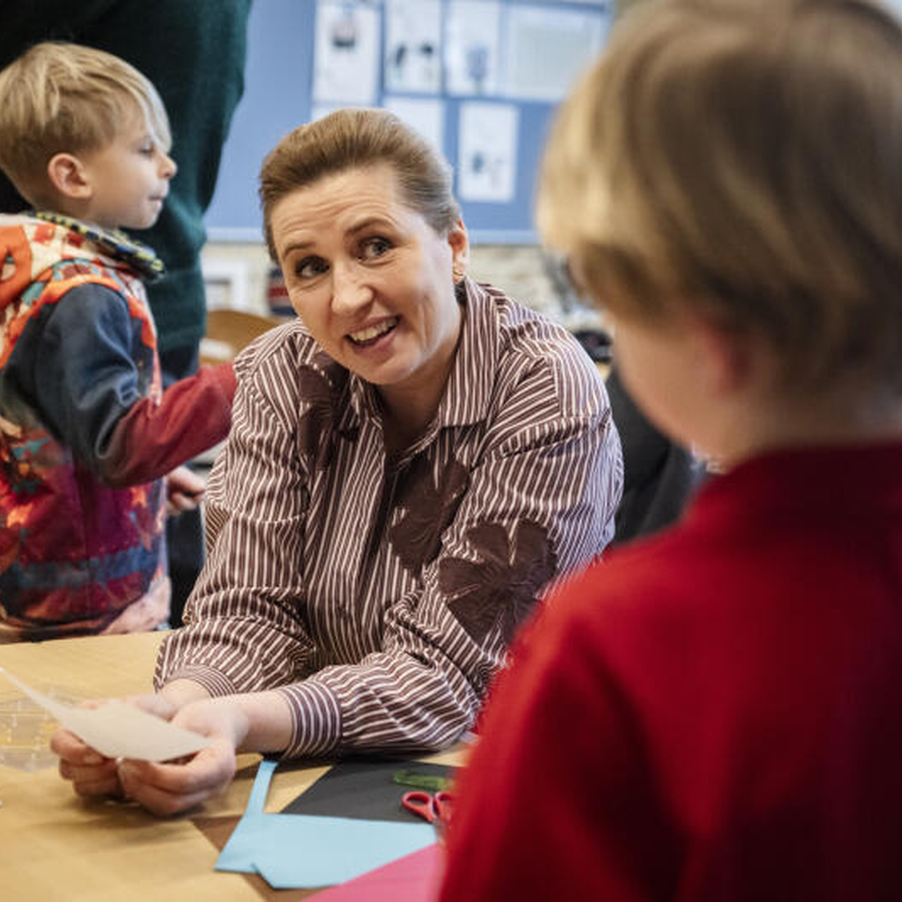 Lars Løkke griner hele vejen hen til stemmeboksen Lars Løkke griner hele vejen hen til stemmeboksen