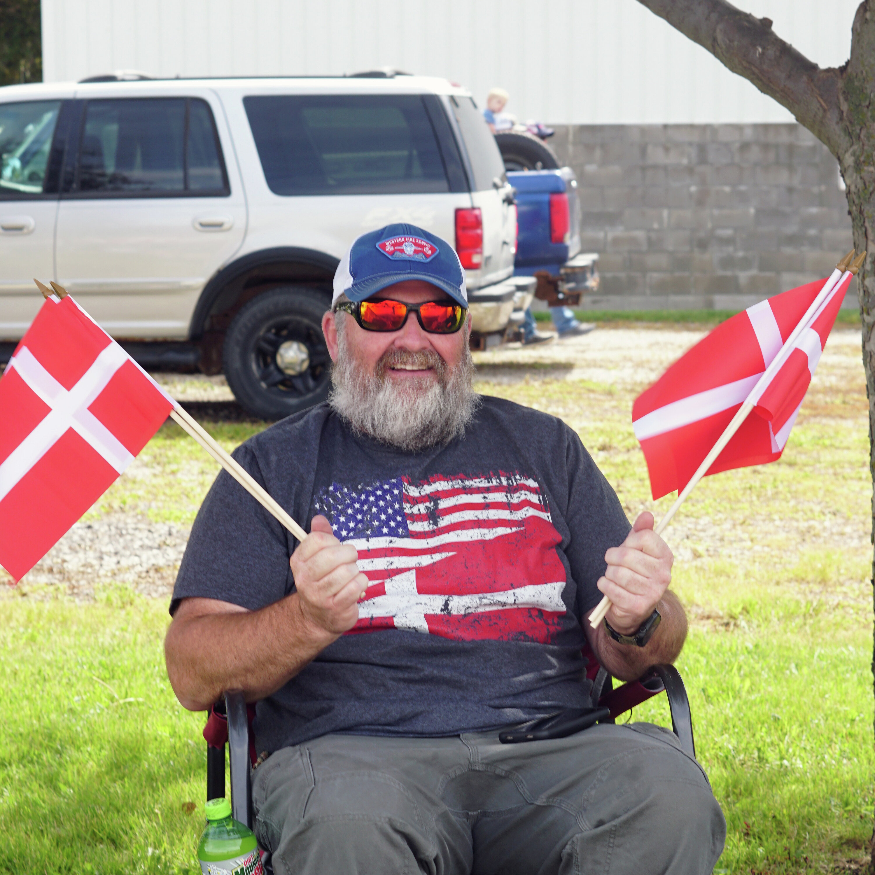 I danskerbyen Elk Horn fester de, mens Trump truer Grønland artwork