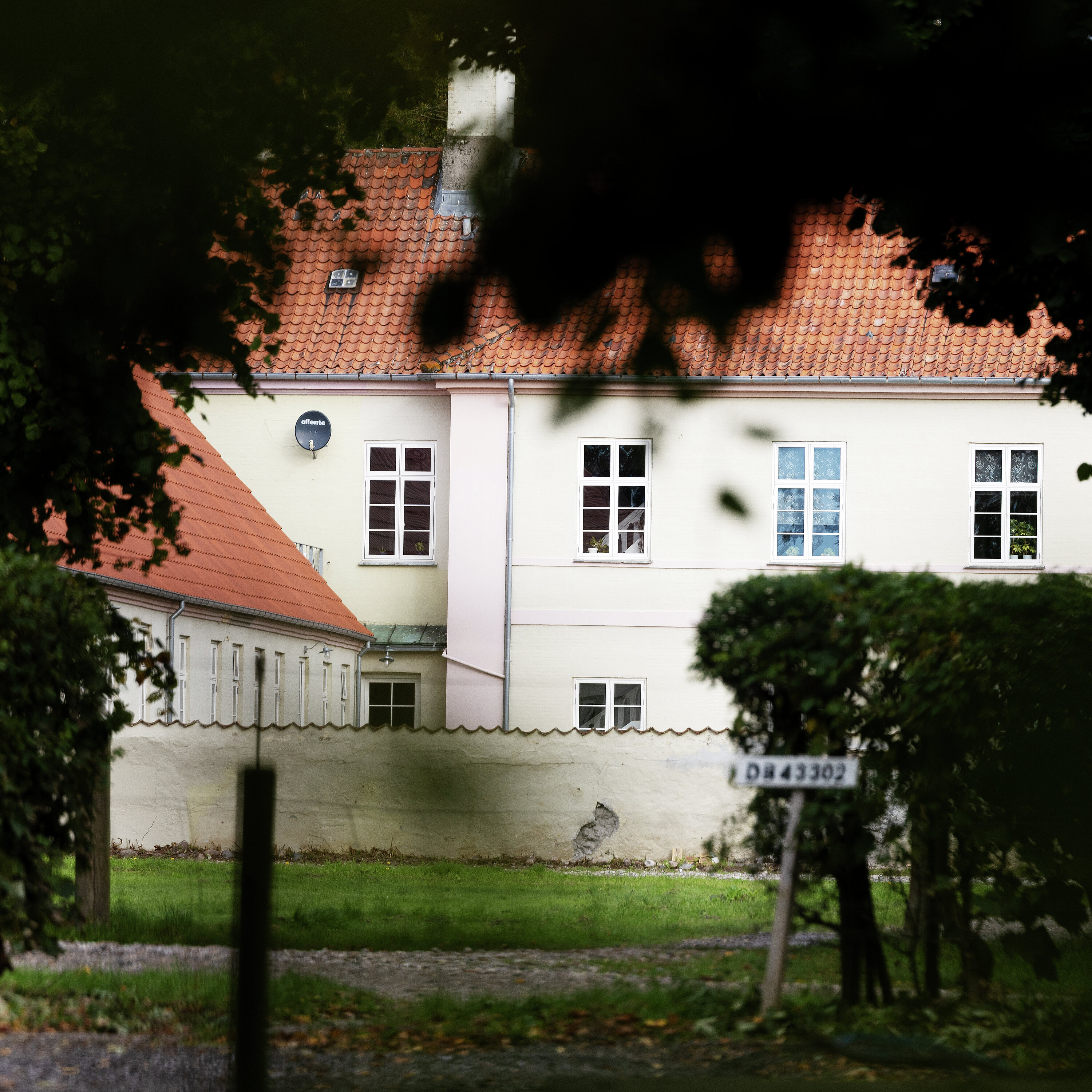 Det er blevet kaldt en sekt. Og på en sydsjællandsk højskole spøger Tvind stadig