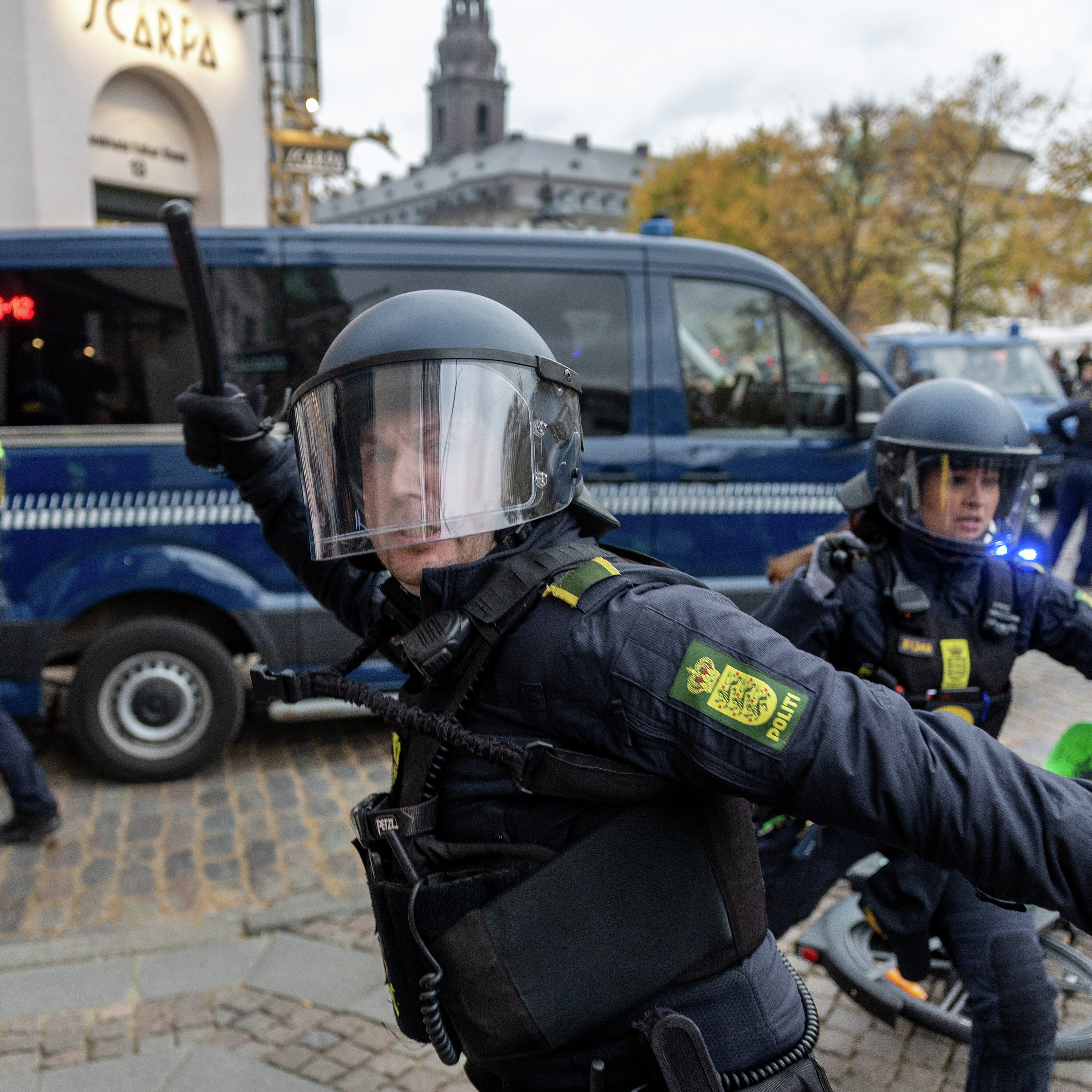 Forholdet til politiet har været svært længe. Lørdag gik grænsen for Politikens fotochef