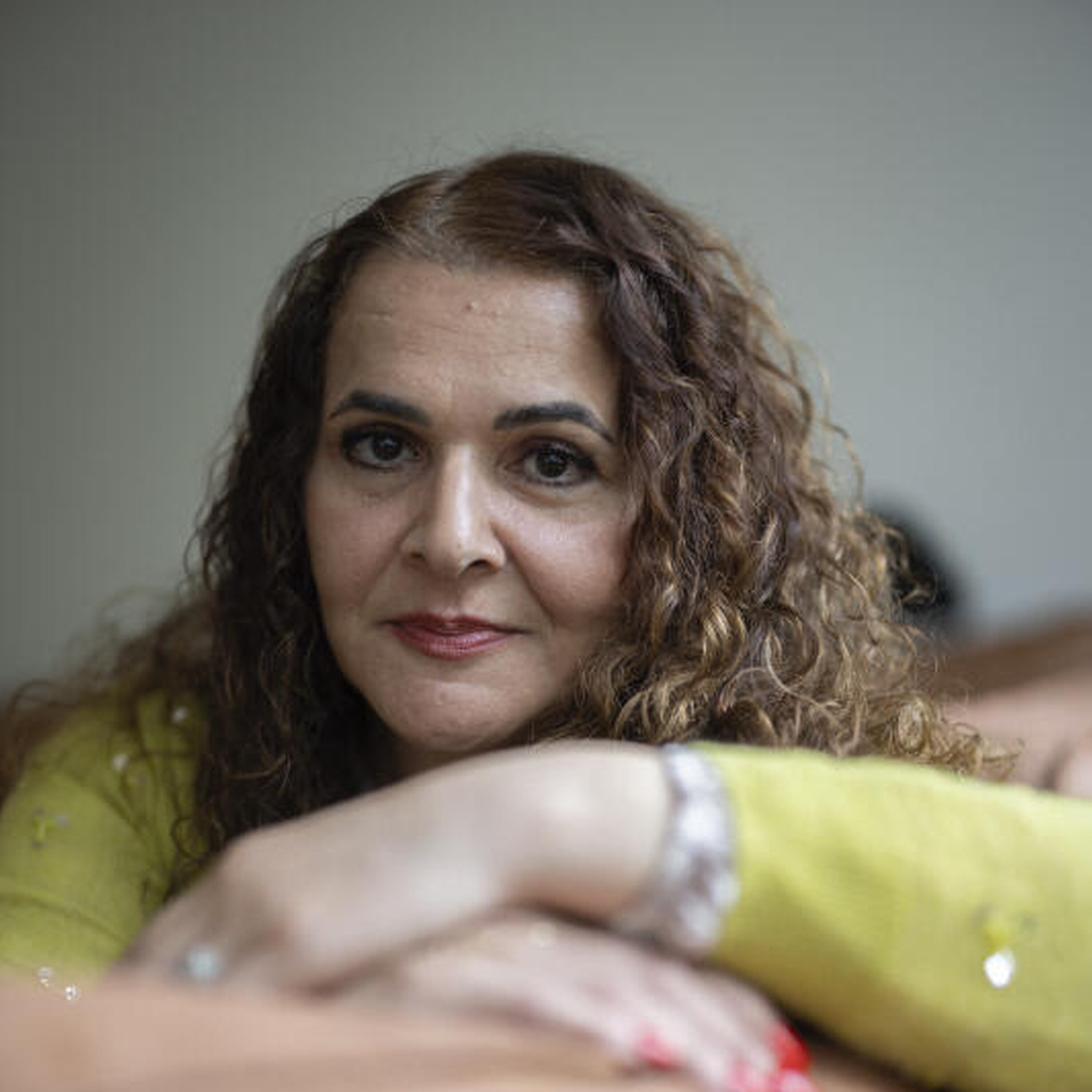 Halime Oguz blev gift som 17-årig i Vollsmose – nu tordner hun mod det sted, hun voksede op
