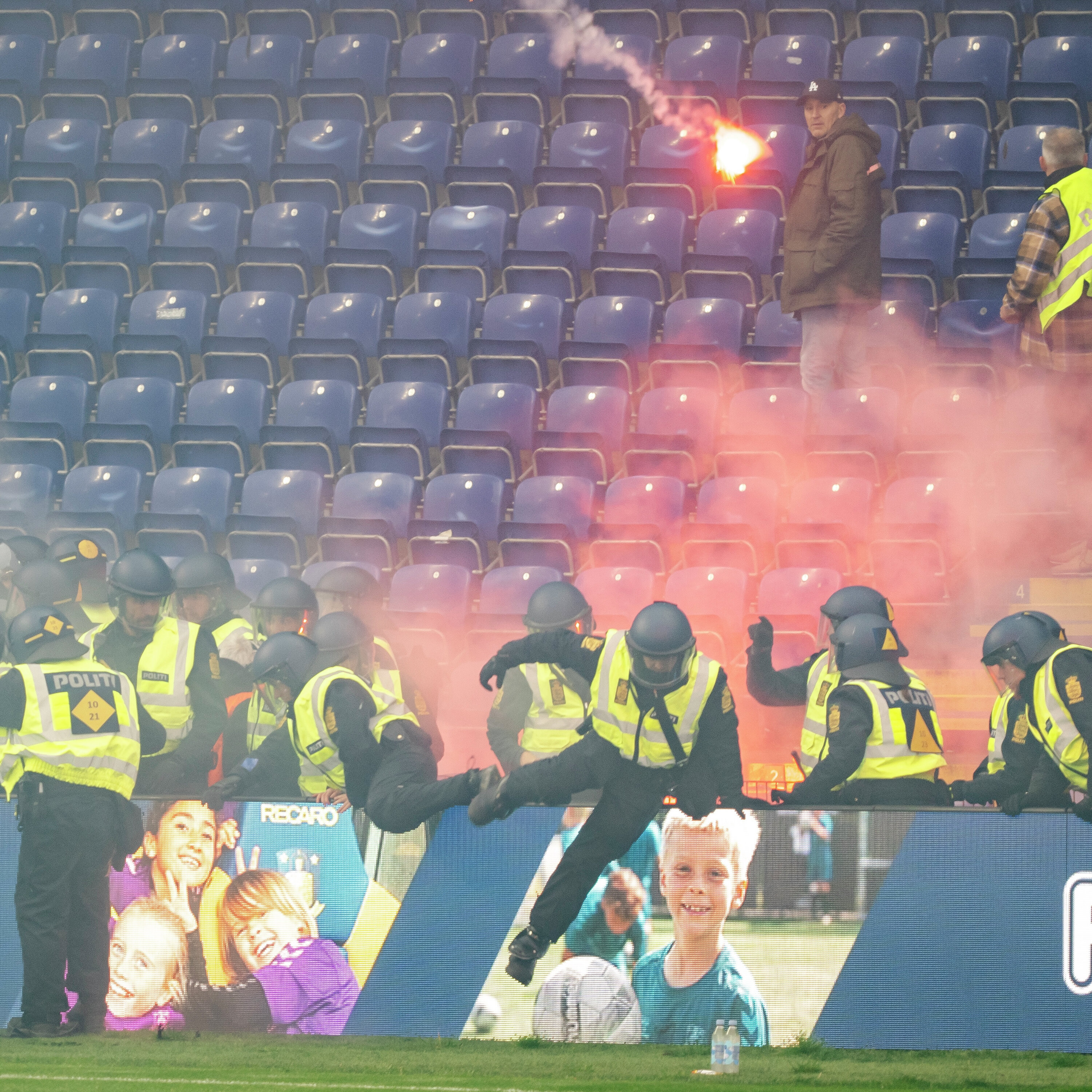 »Det er trygt at gå til fodbold i Danmark«