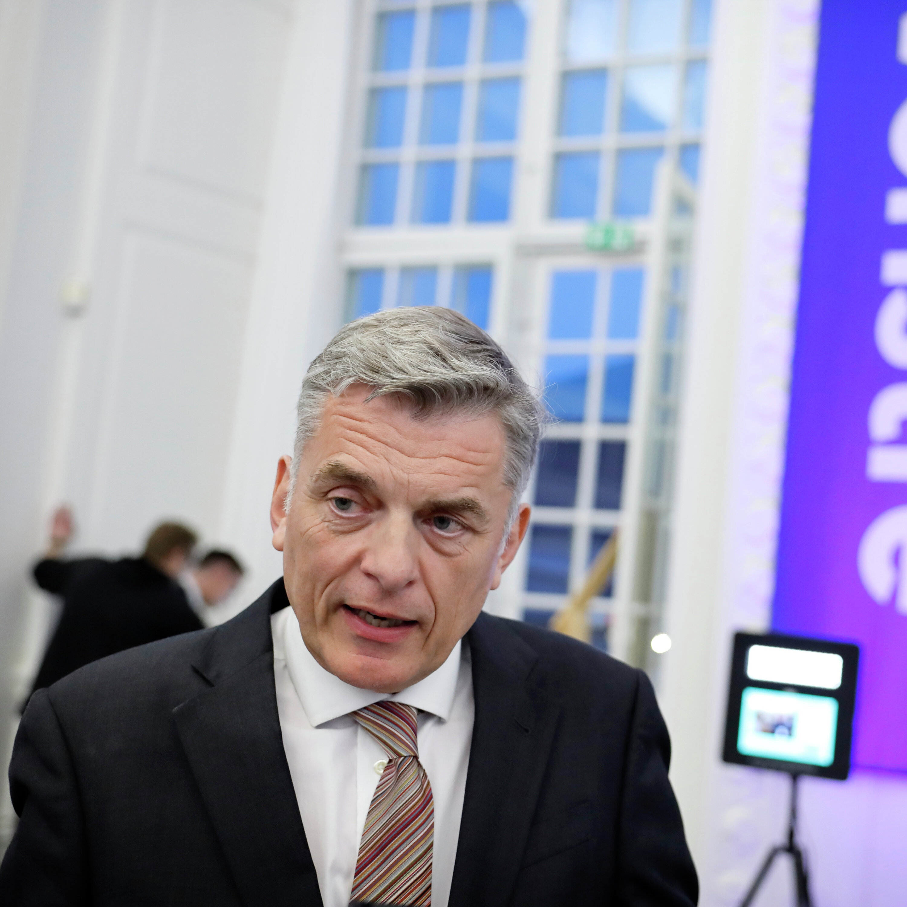 Jan E: S og V har slået hinanden ihjel