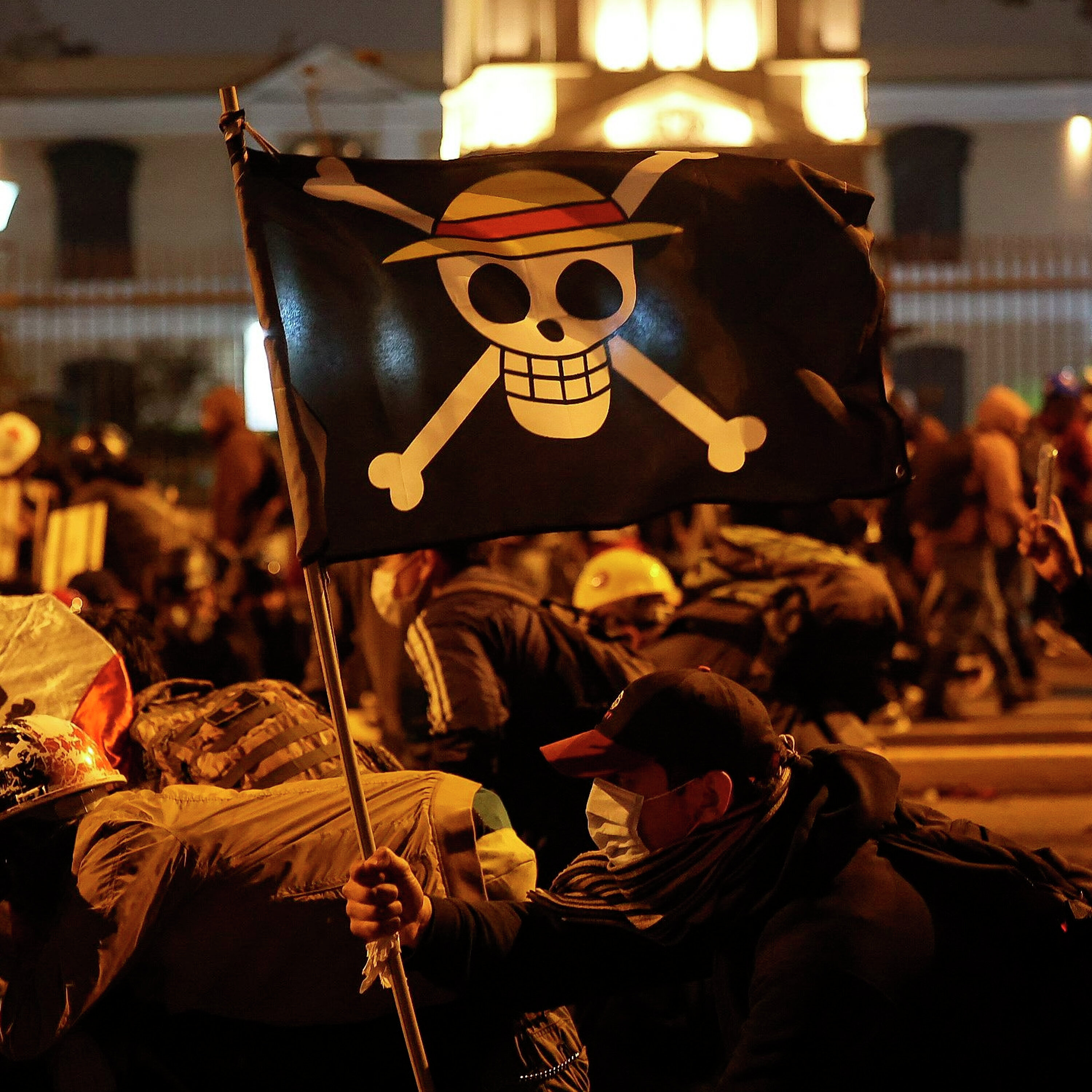 Piratflag og gader i brand verden over. Hvad vil Gen Z opnå med sine demonstrationer?