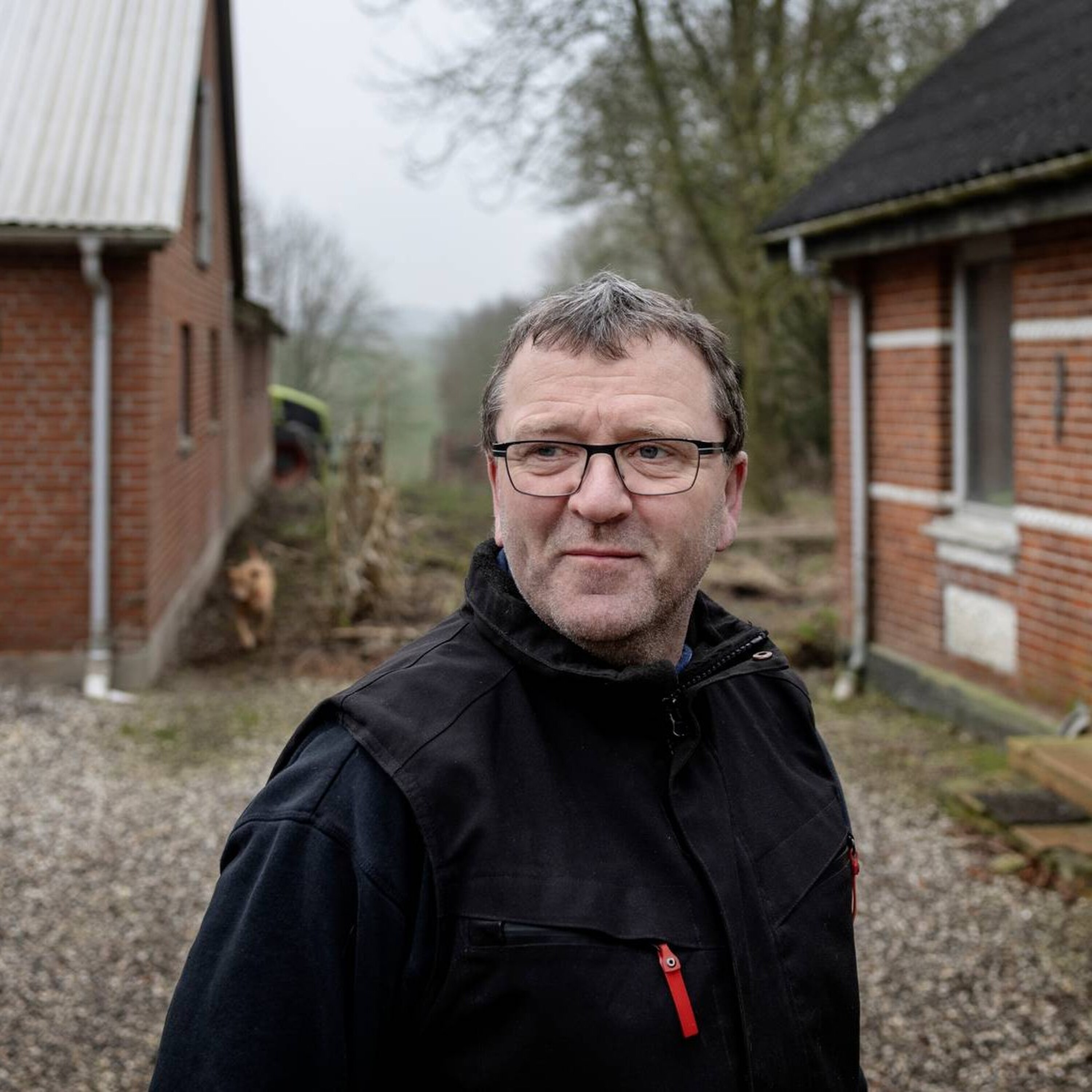 Erik tog selv asbesttaget ned – nu vil han ændre reglerne