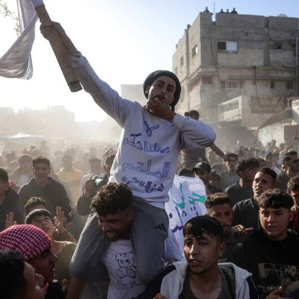 Hvide flag og protester i Gaza: »Ud. Ud. Hamas ud«