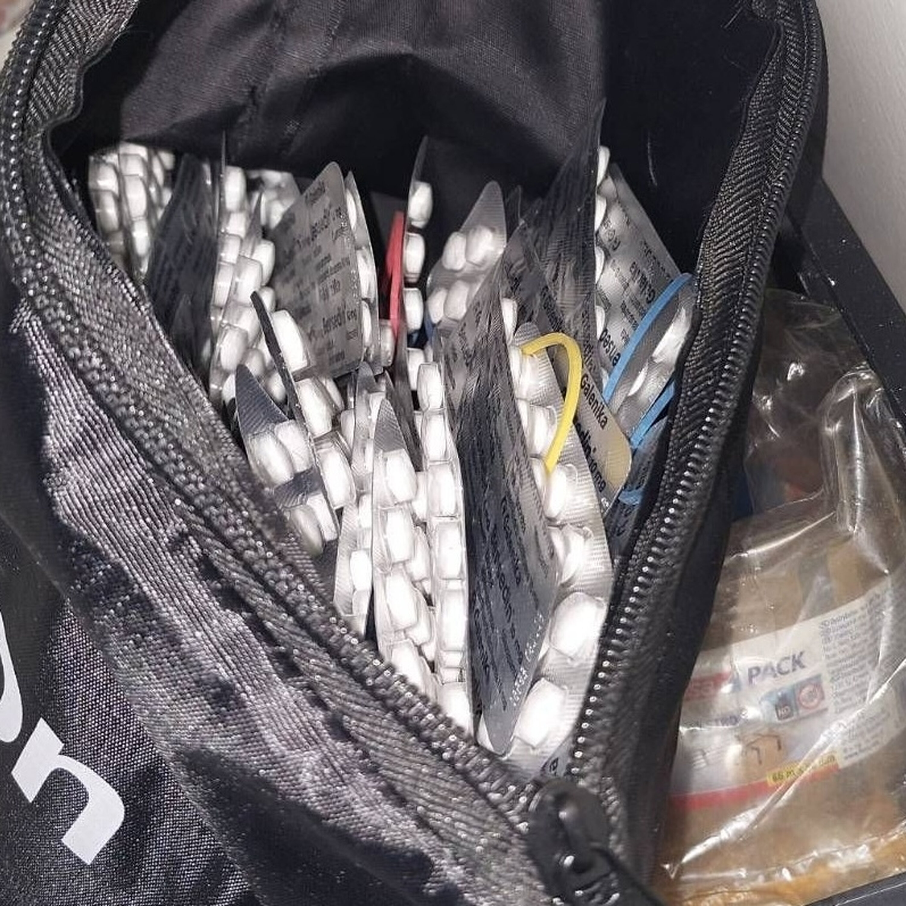 Hvordan får pusherne fat i lovlige opioider?