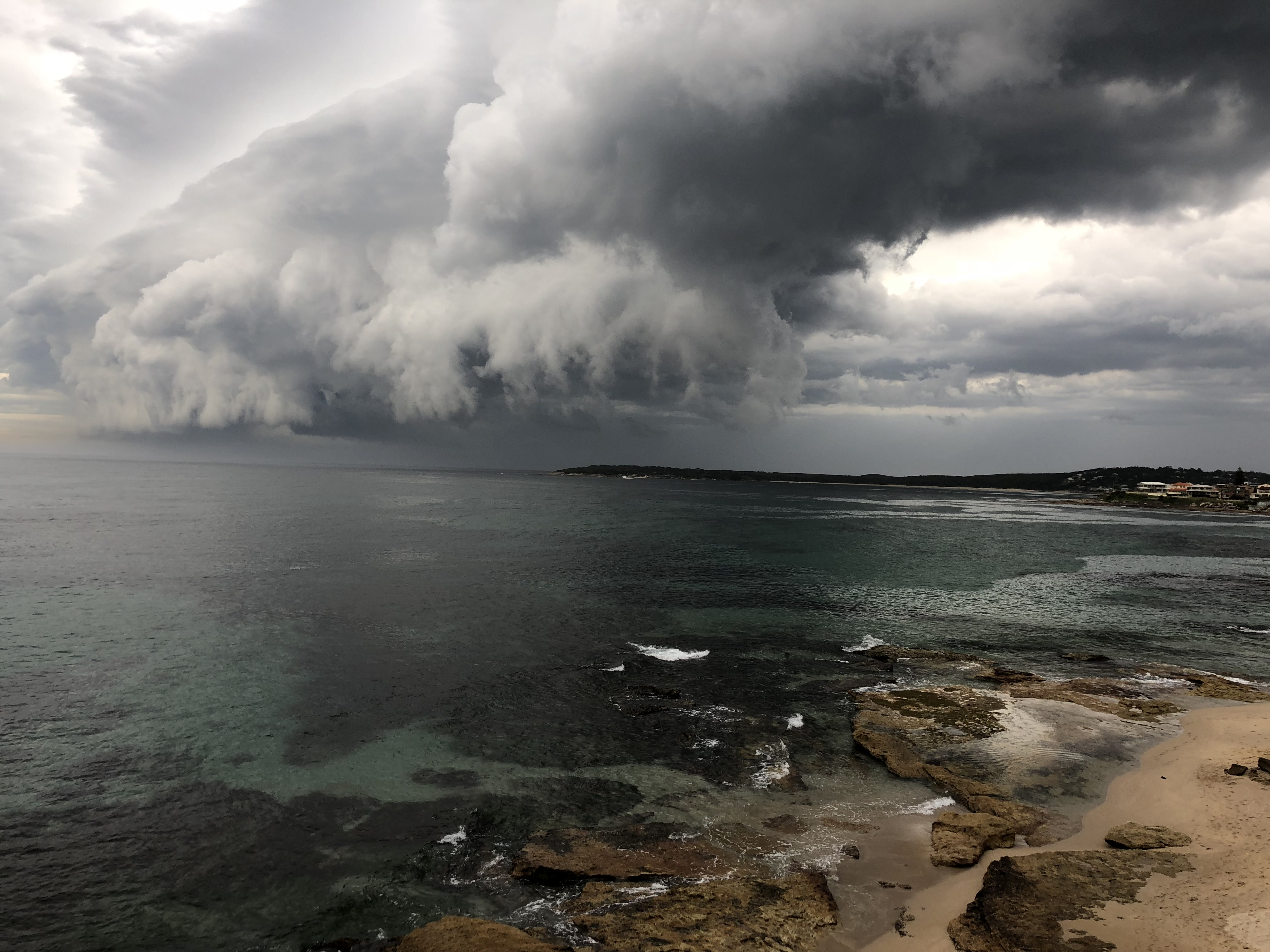 Huge storms continue to batter Sydney