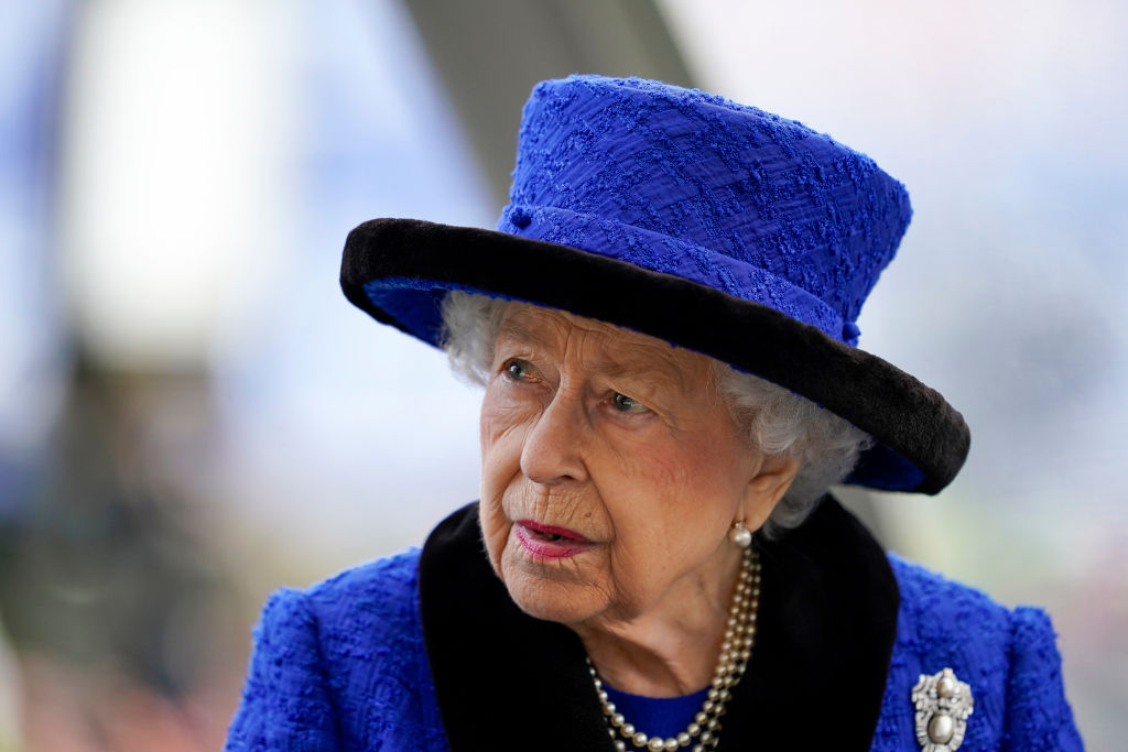 Queen returns to Windsor Castle after spending night in hospital