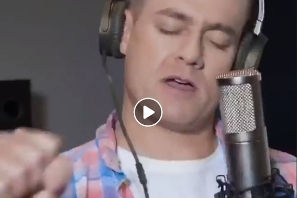 Grant Denyer releases Christmas song