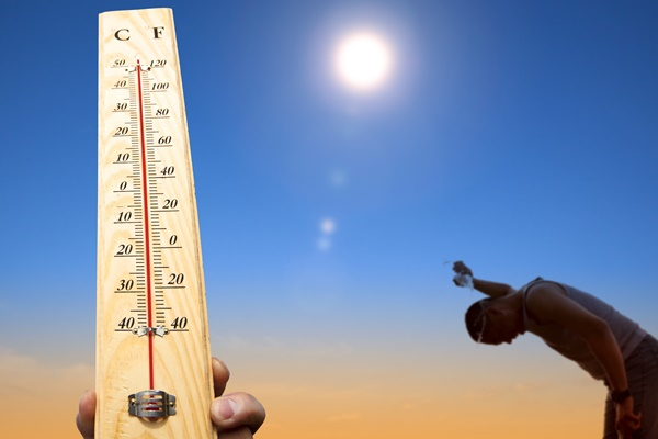 Paramedics call for residents to keep cool ahead of scorching temperatures