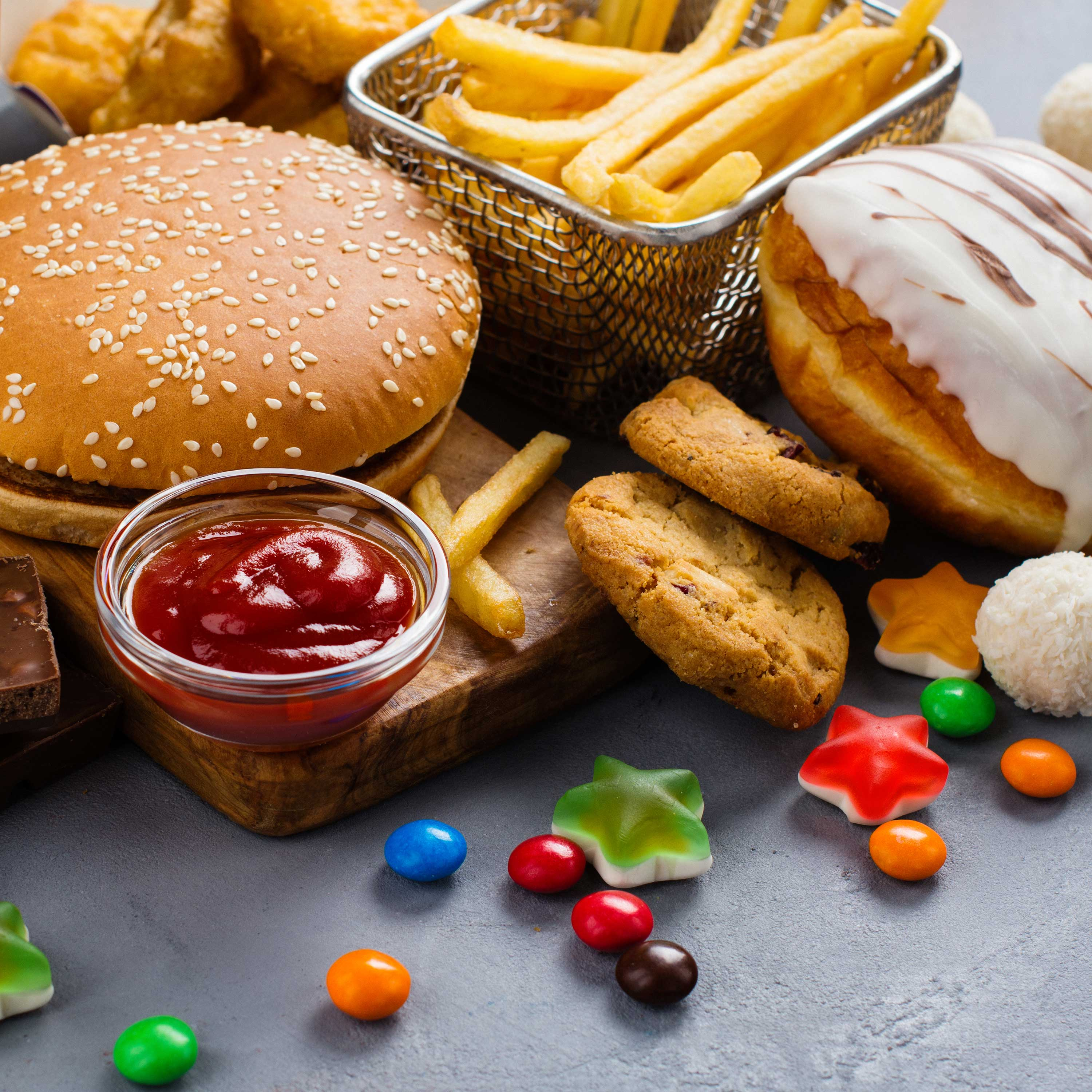 Cancer Council calls for junk food advertising 'buffer' near schools and on public transport