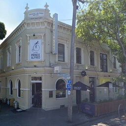 Melbourne pub banned from offering free beers to encourage COVID-19 vaccinations