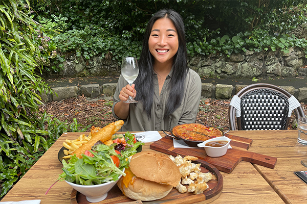 Mikkayla reviews: King Henry's — 'sure to delight'