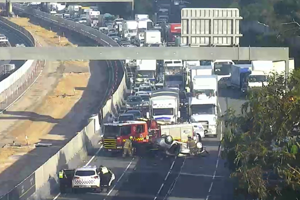 Serious crash forces closure of ALL Monash Freeway out-bound lanes