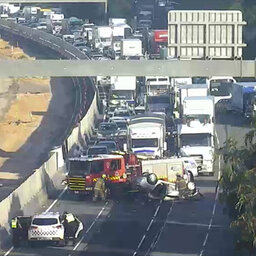 Serious crash forces closure of ALL Monash Freeway out-bound lanes