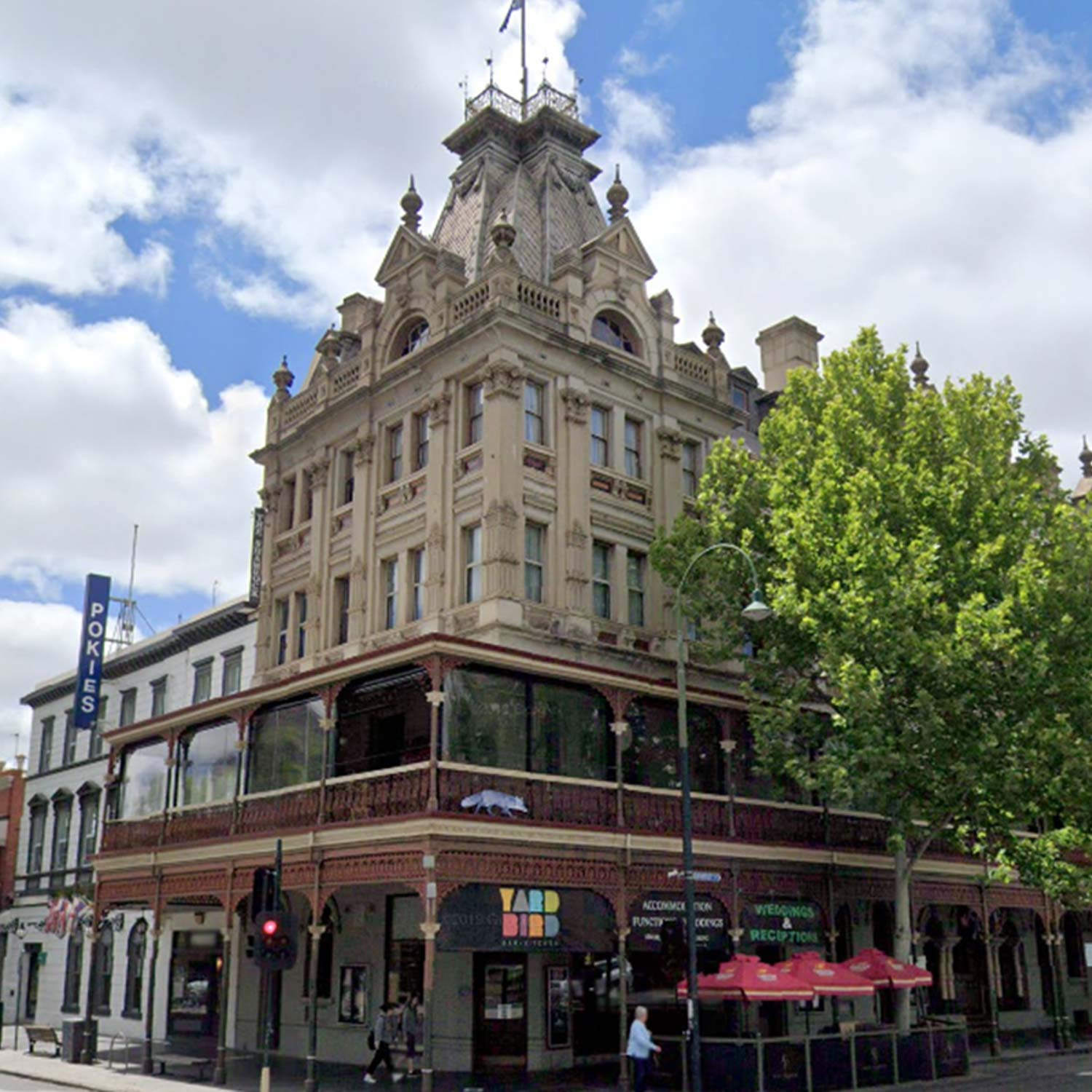 Bendigo hotel owner floored by 'mindboggling' restriction easing in regional Victoria