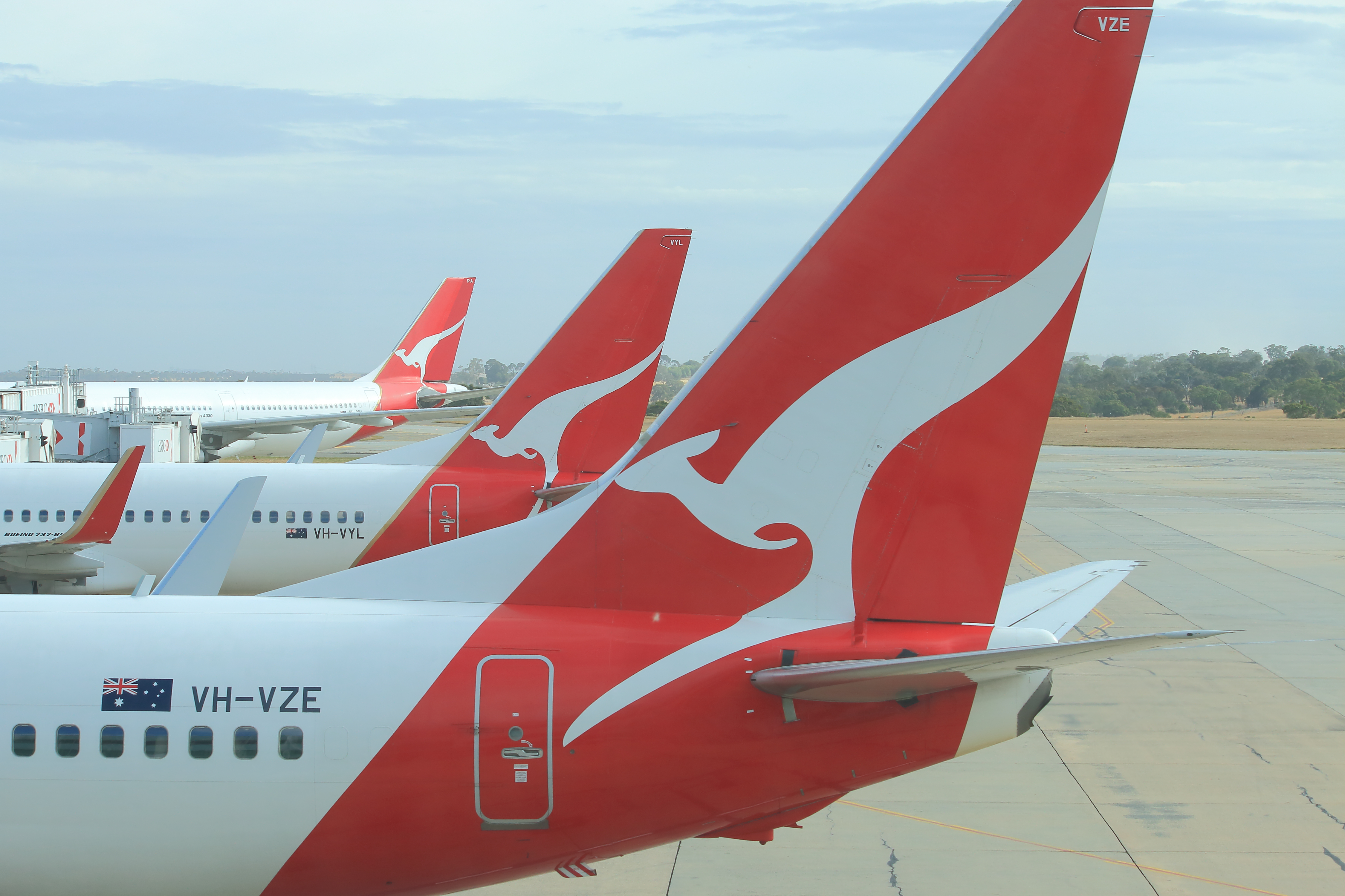 Qantas asks senior executives to work as ground handlers
