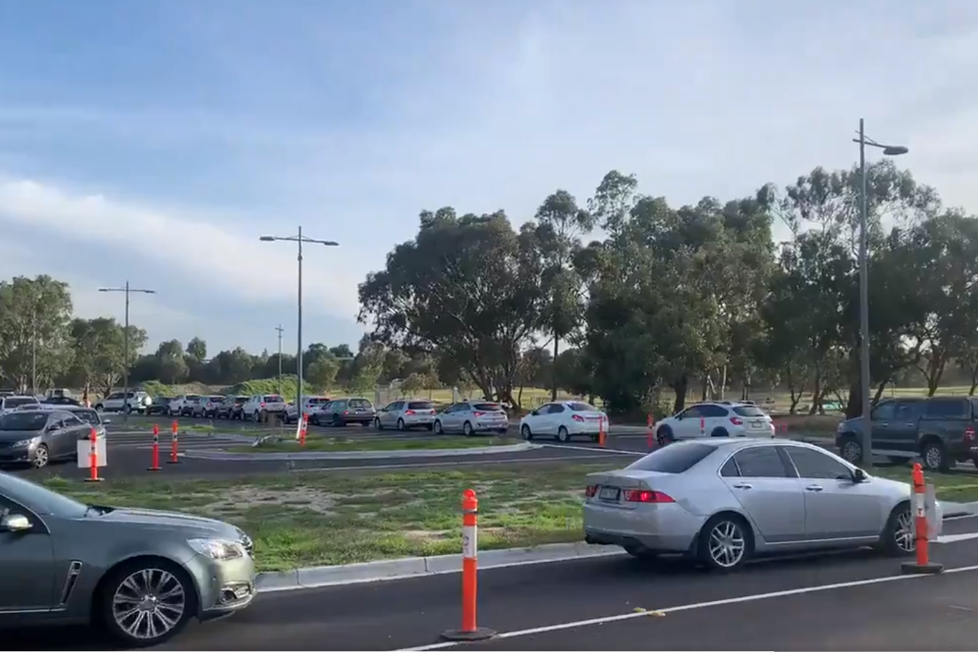 Long queues build at Melbourne testing centres after COVID-19 case confirmed
