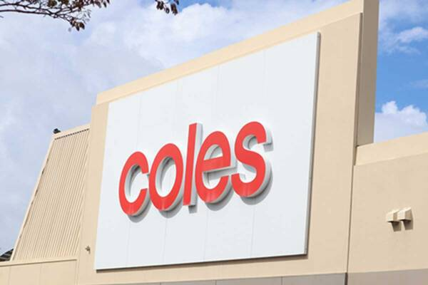 Quick-thinking Coles workers save a shopper's life
