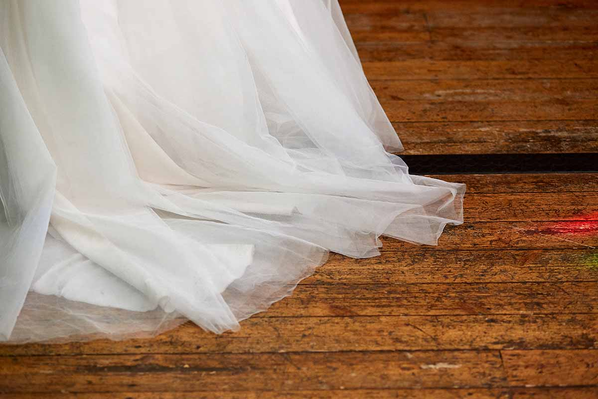 Race to save couple's big day after wedding dress, suit left behind
