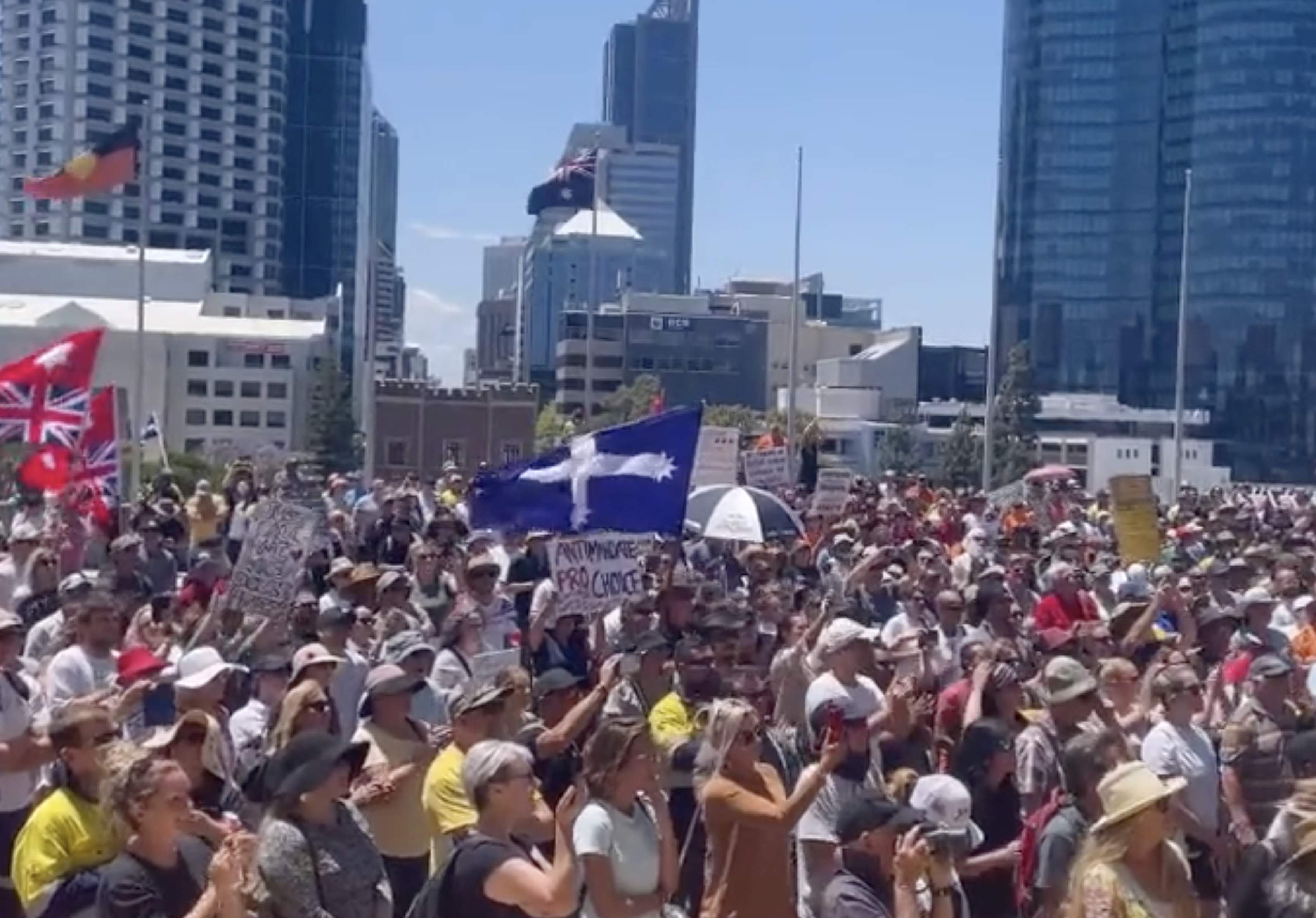 Vaccine mandate sparks protest at state parliament