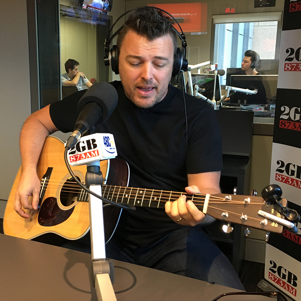 Travis Collins performs High Horse LIVE