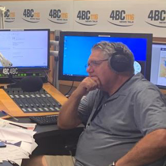 Sales team step in to help Ray out after technical meltdown