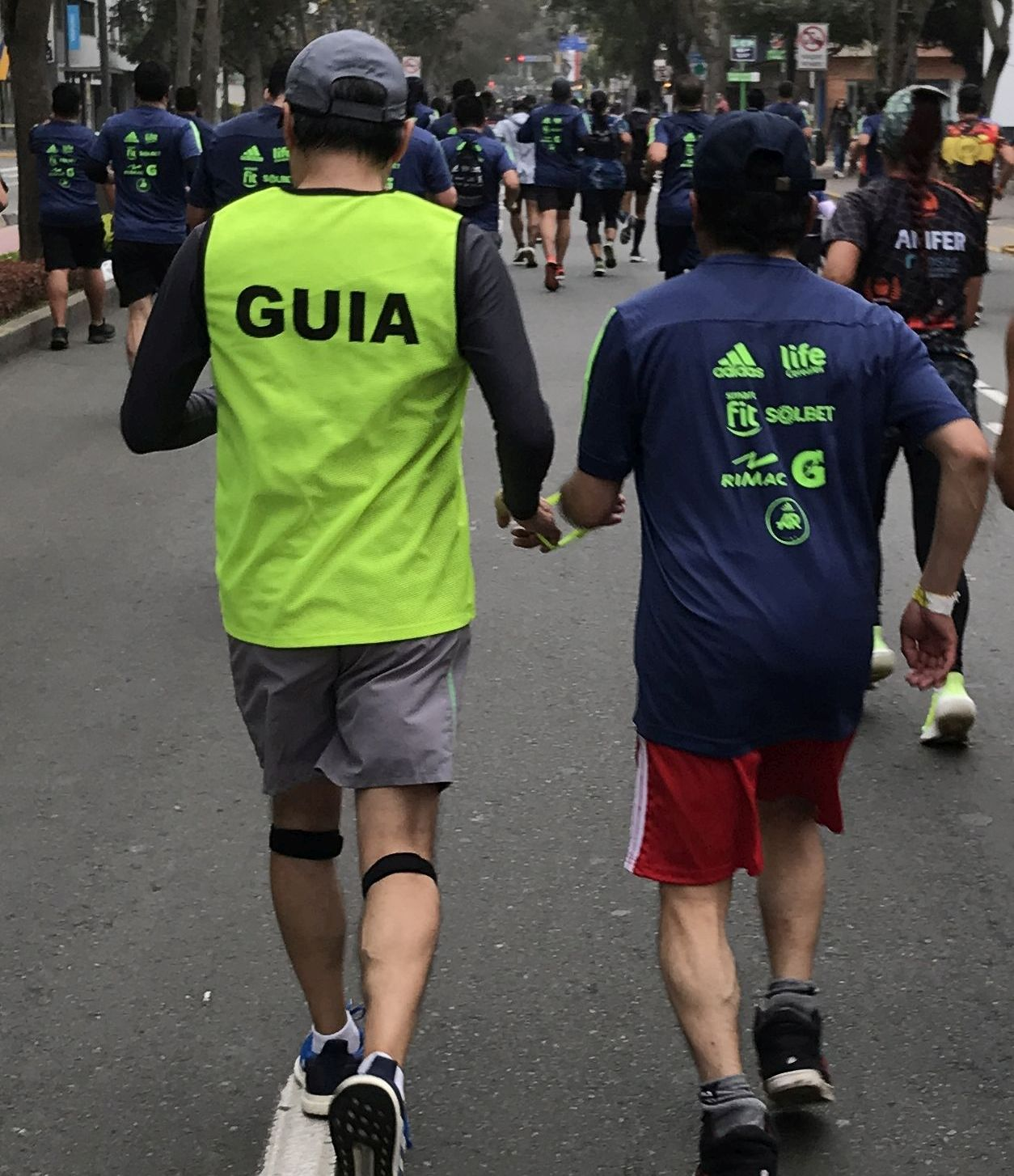 Life Lima 42K: Los guías que ayudaron a invidentes a cruzar la meta