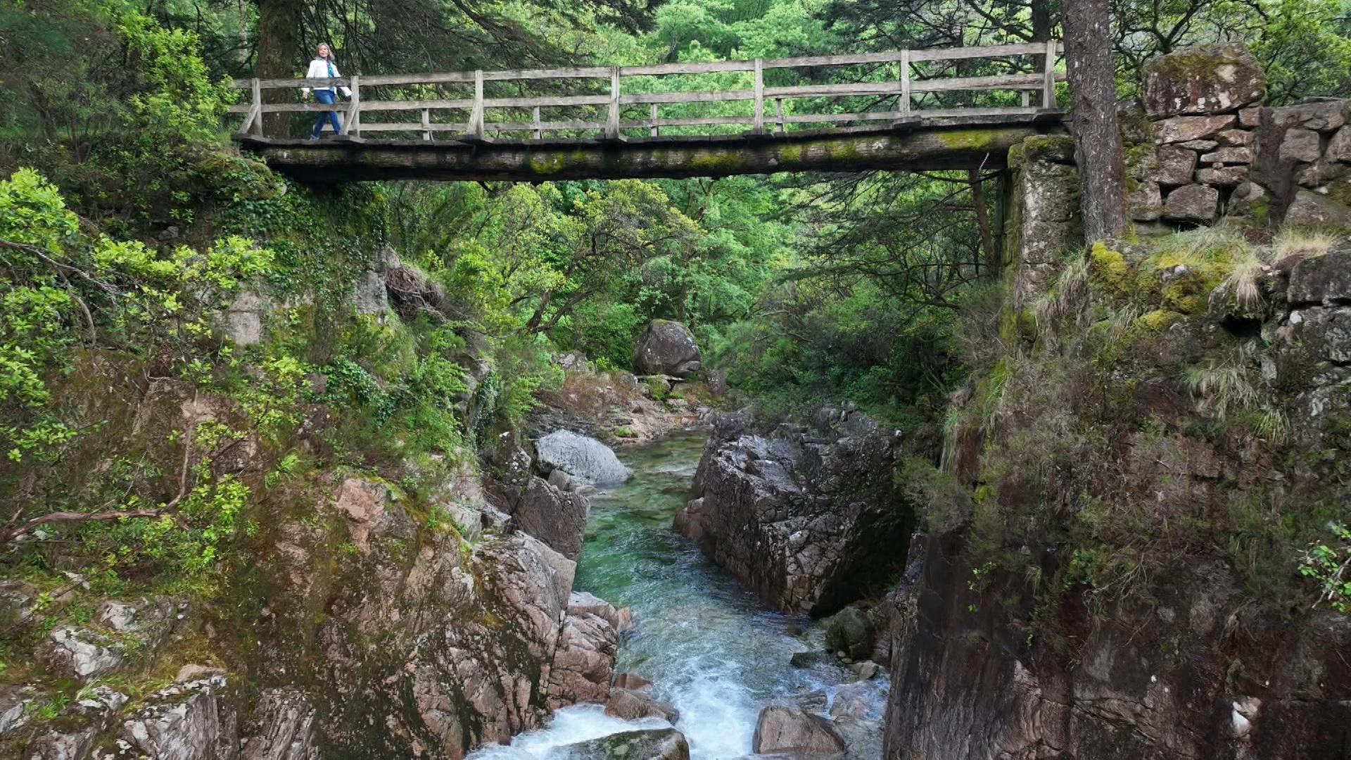 Ao Km: Descobrir Portugal a Caminhar
