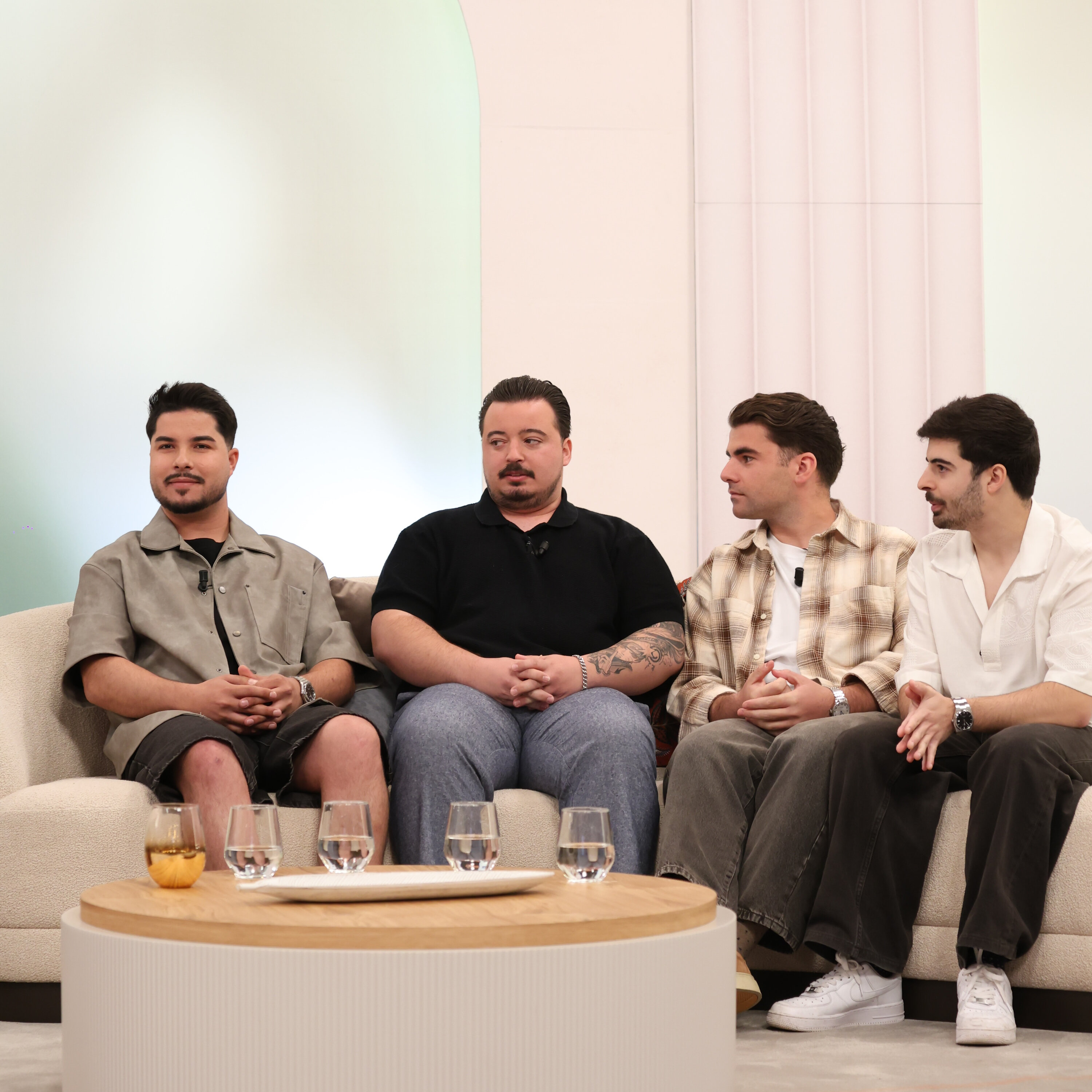 Vizinhos: “Saiu o novo álbum, é um álbum muito importante para nós, porque é o nosso primeiro, mas houve muitas dúvidas”