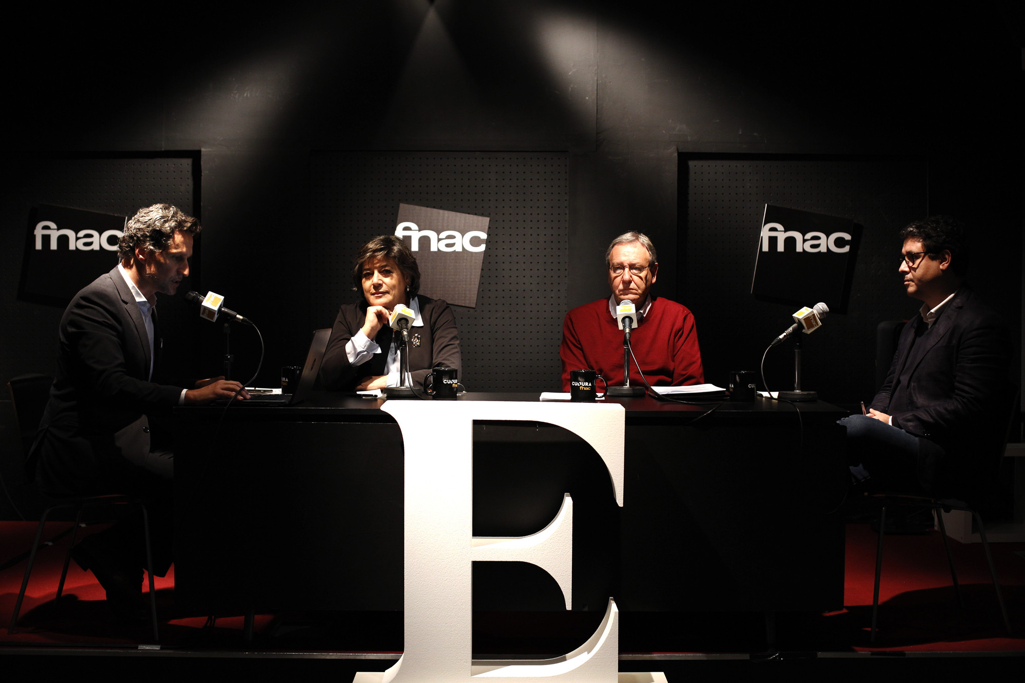 Money, Money, Money #15 ao vivo na FNAC: O que esperar da guerra entre Isabel dos Santos e Angola?