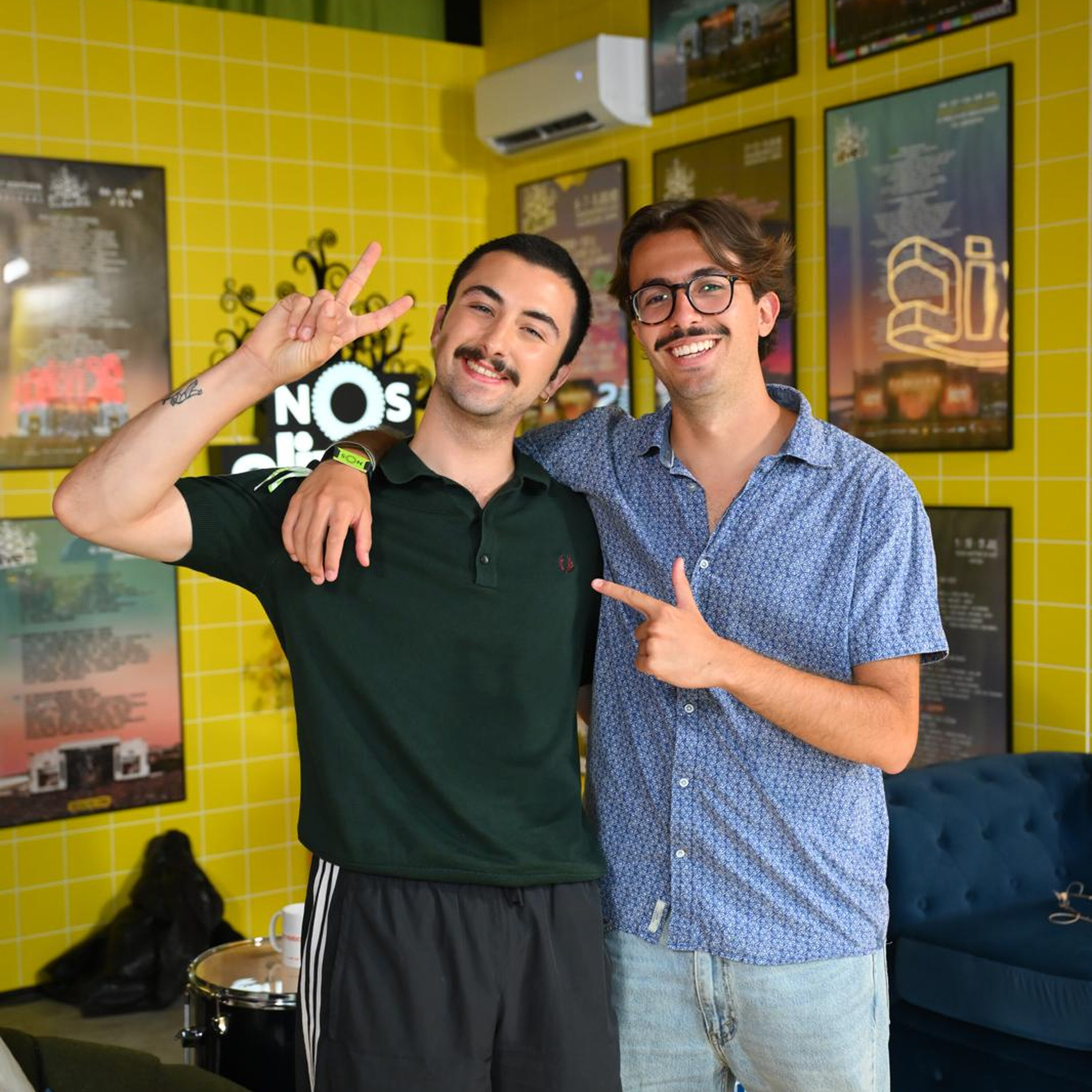 Especial ao vivo NOS Alive com Lourenço Gomes: “Era o irmão mais novo que ia chatear a banda nos ensaios. Acho que assisti a todos os concertos antes de entrar nos NAPA”