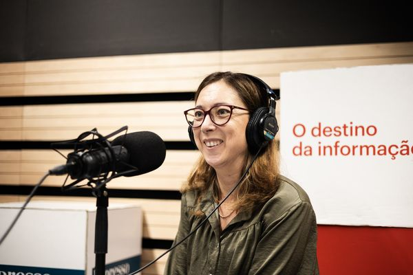 Os mais ouvidos de 2026, com  Cláudia Simões: “A quem muito tem, tudo será dado; a quem pouco tem, até o que tem lhe será tirado”