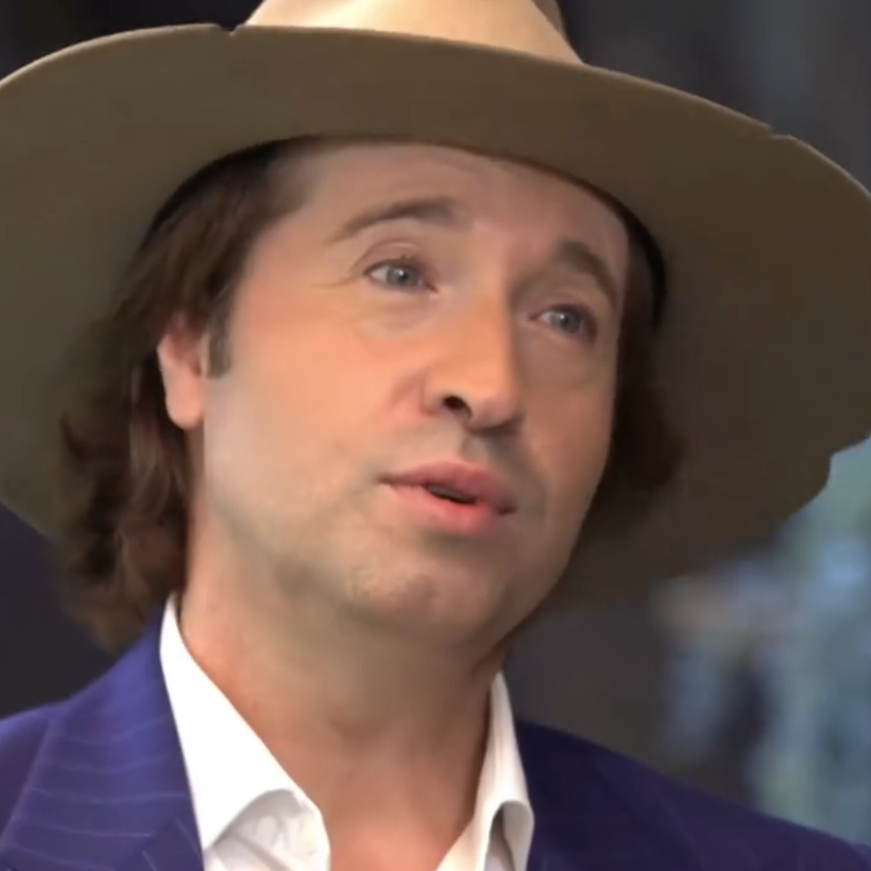 “Nunca tive um brinquedo, andei descalço até aos oito anos”: a infância pobre que moldou o homem por trás do chapéu de cowboy