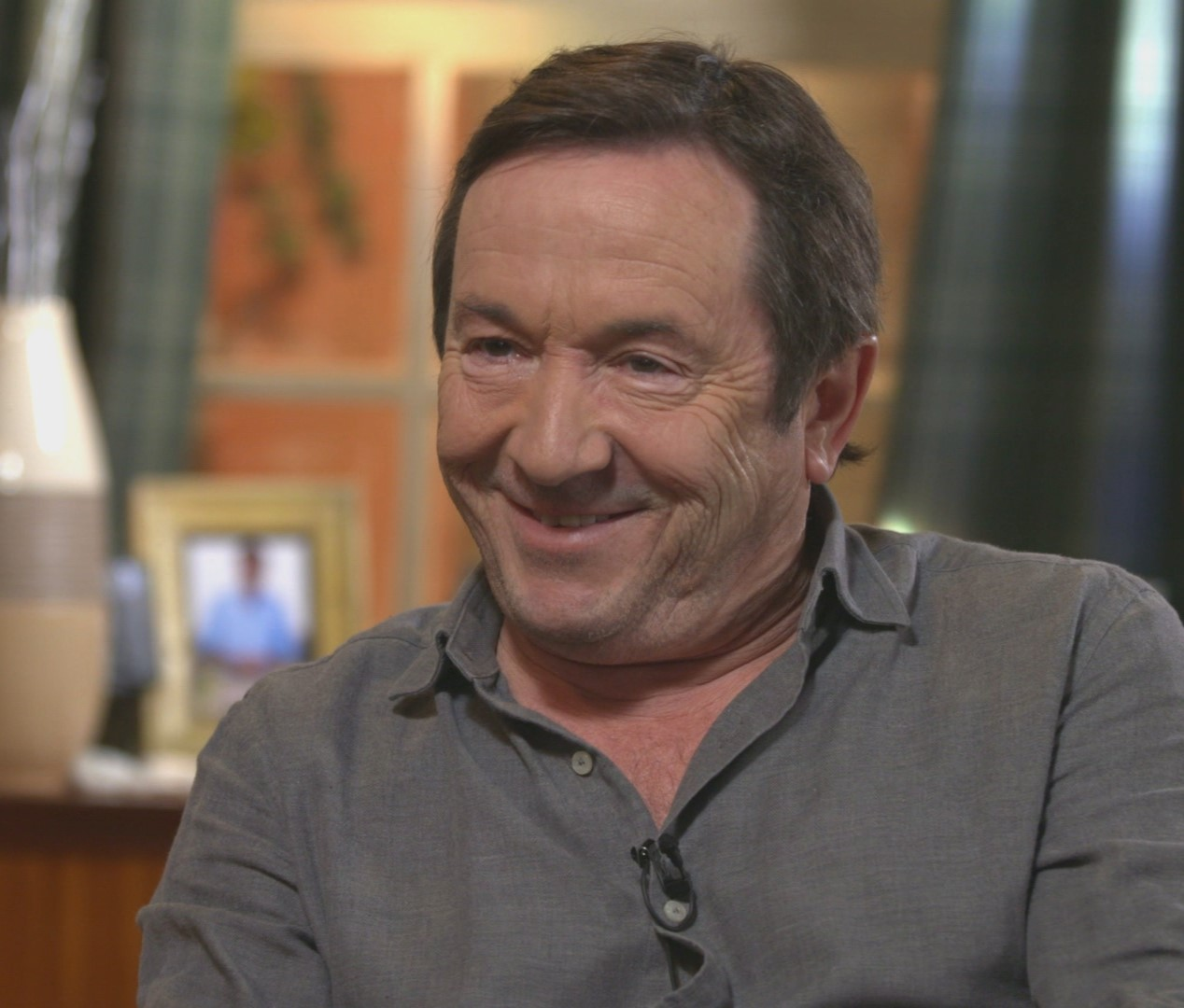 Adriano Luz: “É entre o ação e o corta que eu desligo da vida. Não há guerras nem finanças. É como ir ao psicólogo”